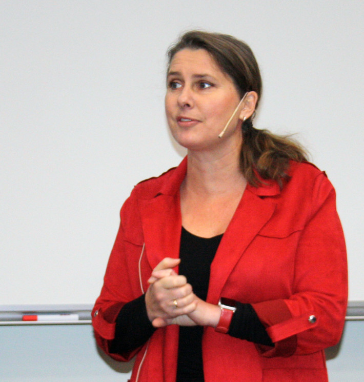 Kristin K Sjøhelle