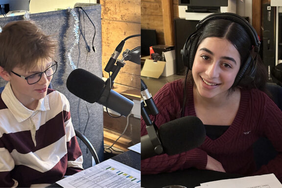 Avdeling T kollasj med gut og jente som les inn komprimert til nettside