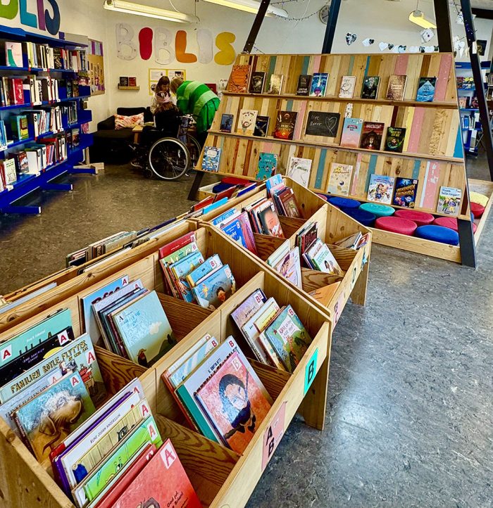 Bilete av skulebiblioteket kopi komprimert til nettside
